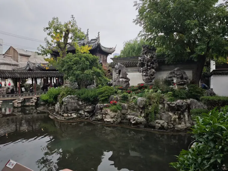 Yu Garden: Ming-dynasty rockeries, ponds and covered walkways inside the walled garden